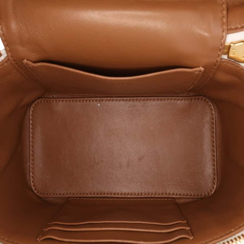 Prada Mini Vitello Daino Vanity Bag White Leather Good condition - Model View