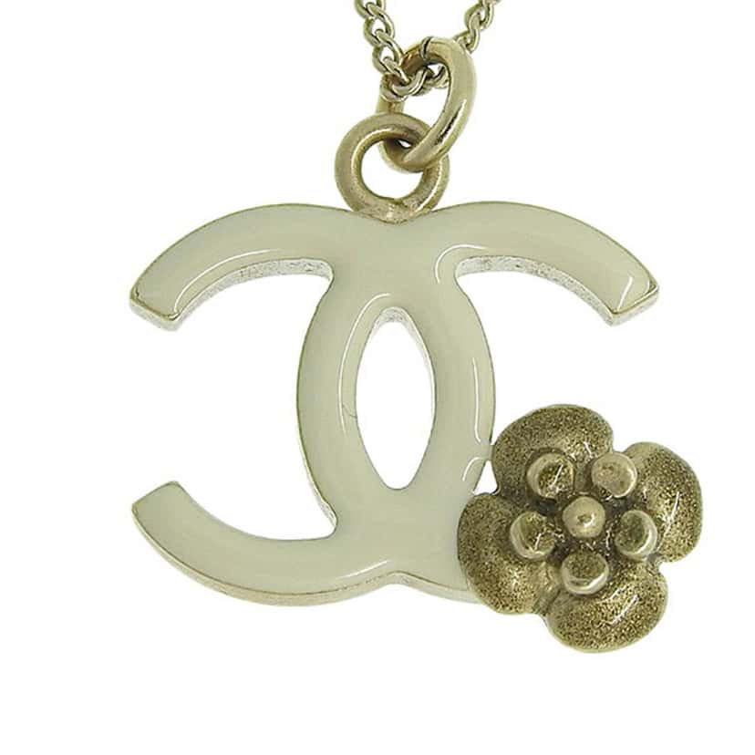 Chanel CC Gold Plated Enamel Camellia Pendant Necklace Gold Metal Good condition - Front View