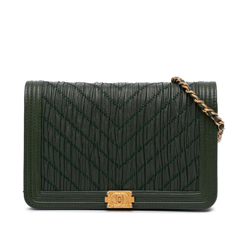 Chanel Chevron Quilted Crumpled Calfskin Boy Wallet On Chain Green Leather Good condition - Front View