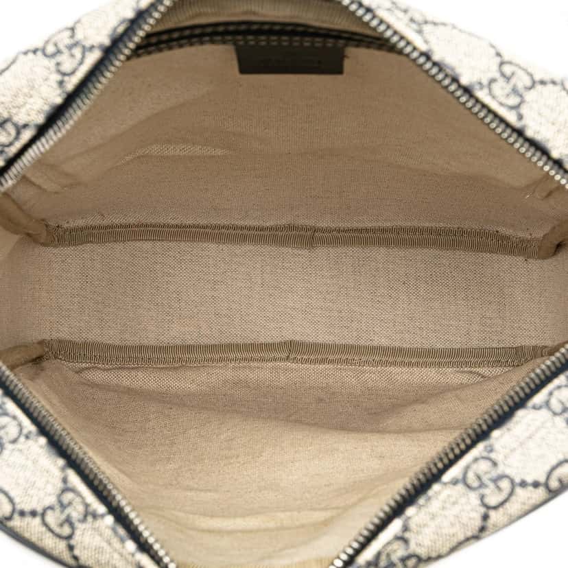 Gucci GG Supreme Crossbody Brown Canvas Good condition - Model View