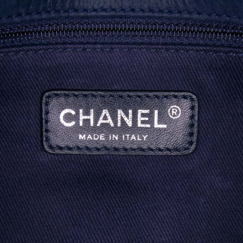 Chanel Large Calfskin New Bubble Flap Blue Leather Good condition - Box View