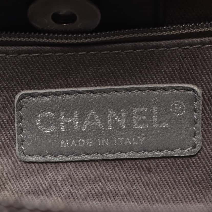 Chanel Medium CC Quilted Calfskin Stitch It Tote Black Leather Good condition - Box View