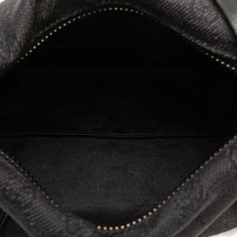 Gucci GG Denim Handbag Black Denim Good condition - Model View
