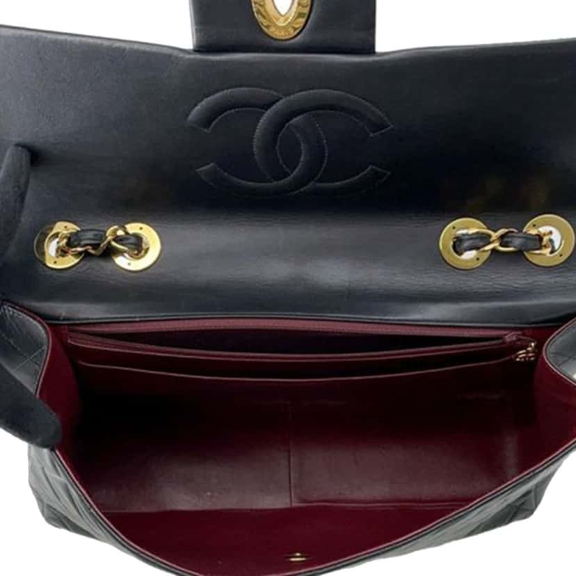Chanel Jumbo XL Classic Lambskin Single Flap Black Leather Good condition - Model View