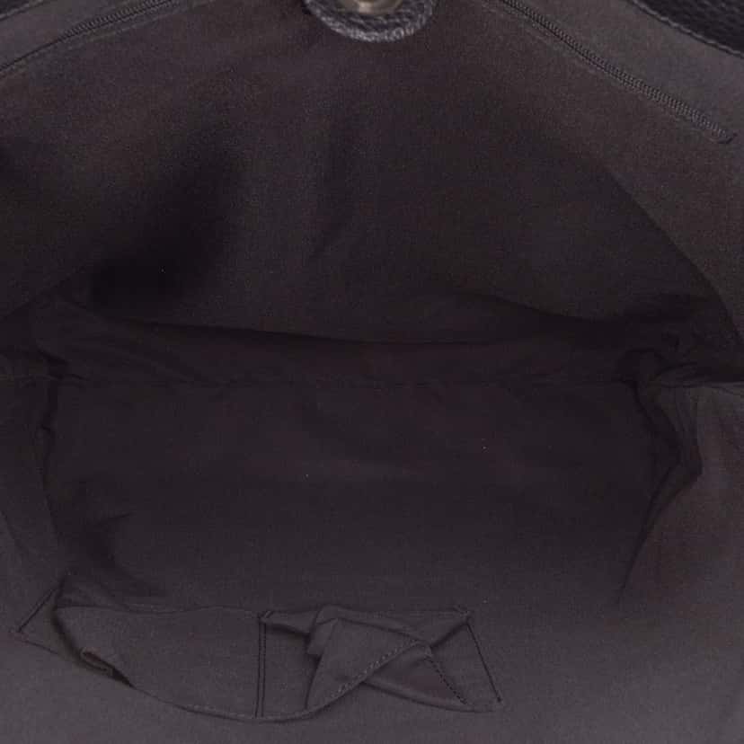 Gucci GG Denim Tote Black Denim Good condition - Model View