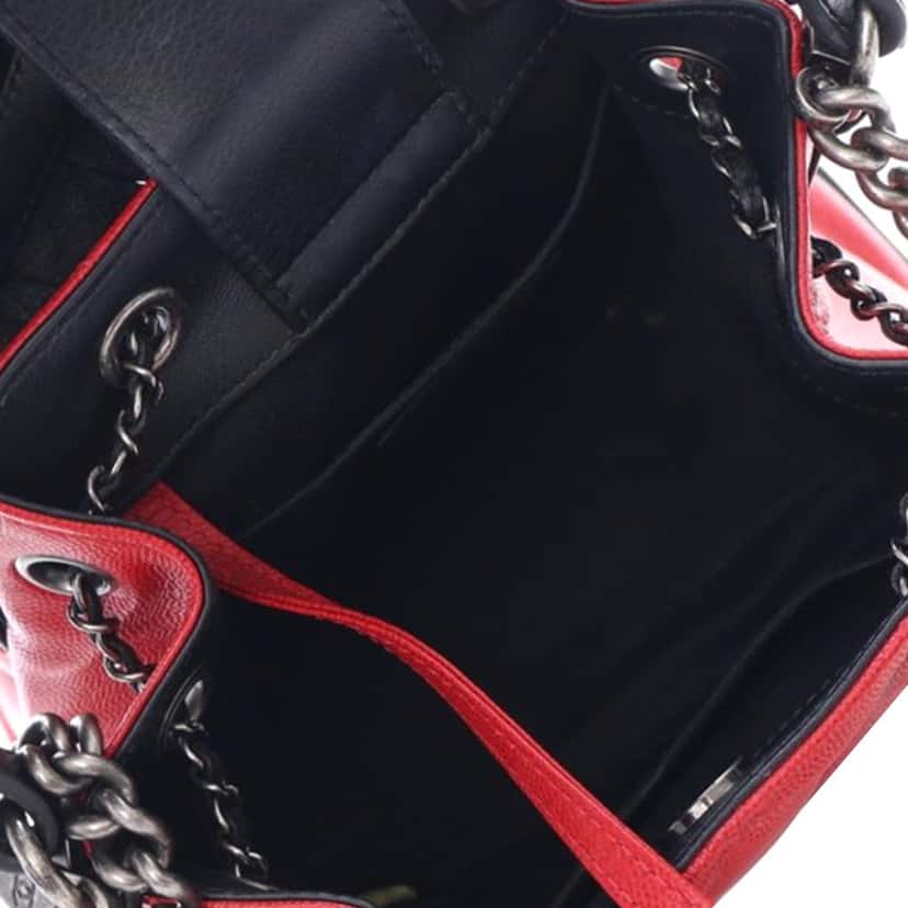 Chanel Small CC Bicolor Quilted Caviar Bucket Bag Red Leather Good condition - Model View