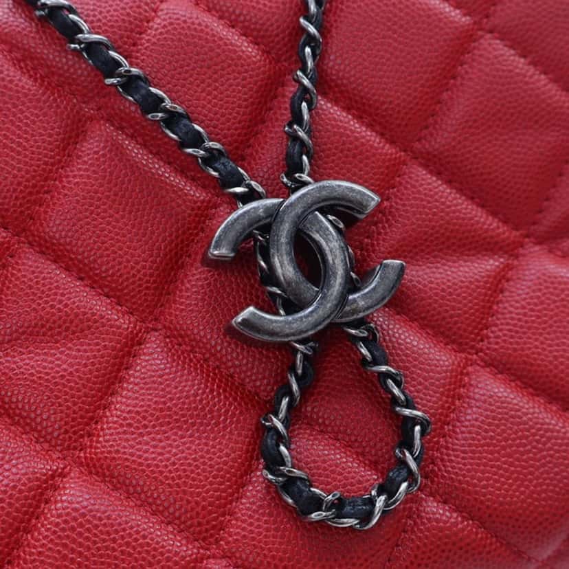 Chanel Small CC Bicolor Quilted Caviar Bucket Bag Red Leather Good condition - Box View