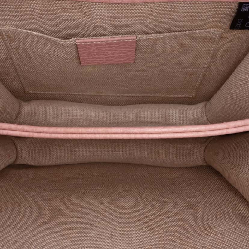 Gucci Small Dollar Calfskin Interlocking G Crossbody Pink Leather Good condition - Model View