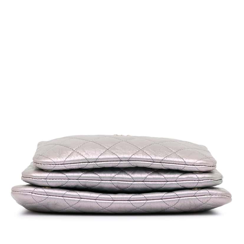 Chanel Iridescent Crumpled Calfskin Trio Cosmetic Case Purple Leather Good condition - Model View