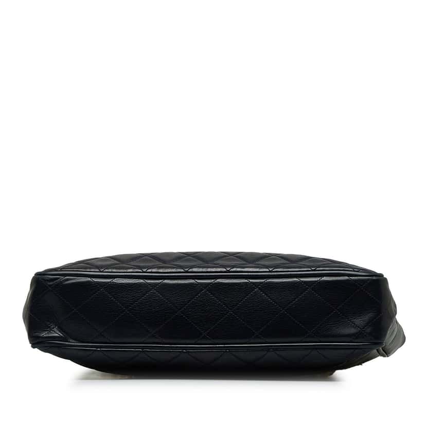 Chanel Quilted Lambskin Tote Bag Black Leather Good condition - Model View