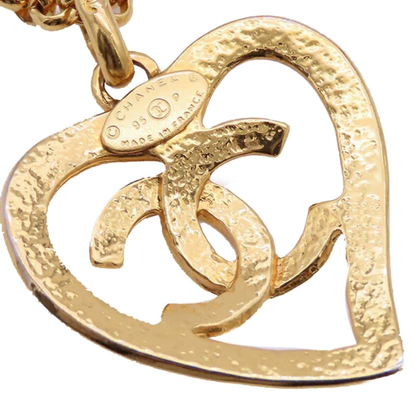 Chanel CC Gold Plated Heart Pendant Necklace Gold Metal Good condition - Model View
