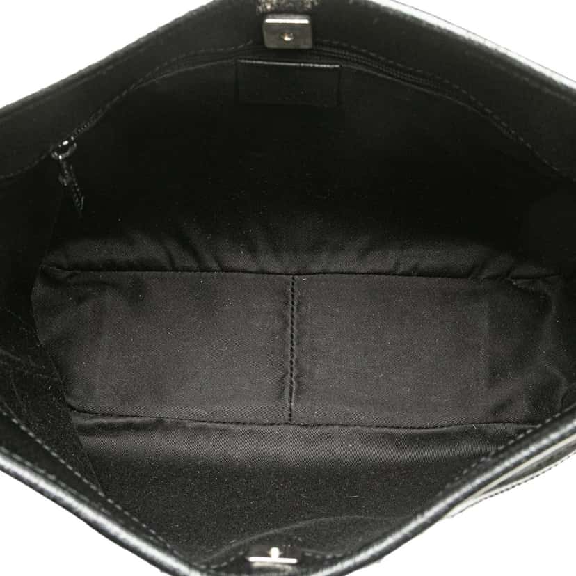 Gucci GG Canvas Shoulder Bag Black Canvas Good condition - Model View