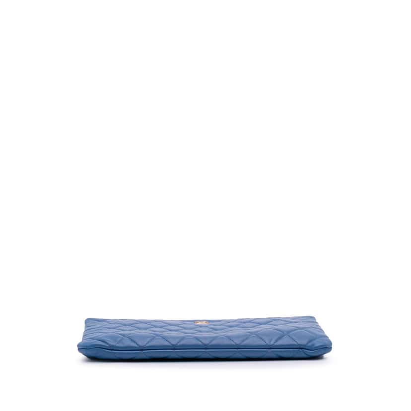 Chanel Medium Quilted Lambskin O Case Clutch Blue Leather Good condition - Inside View