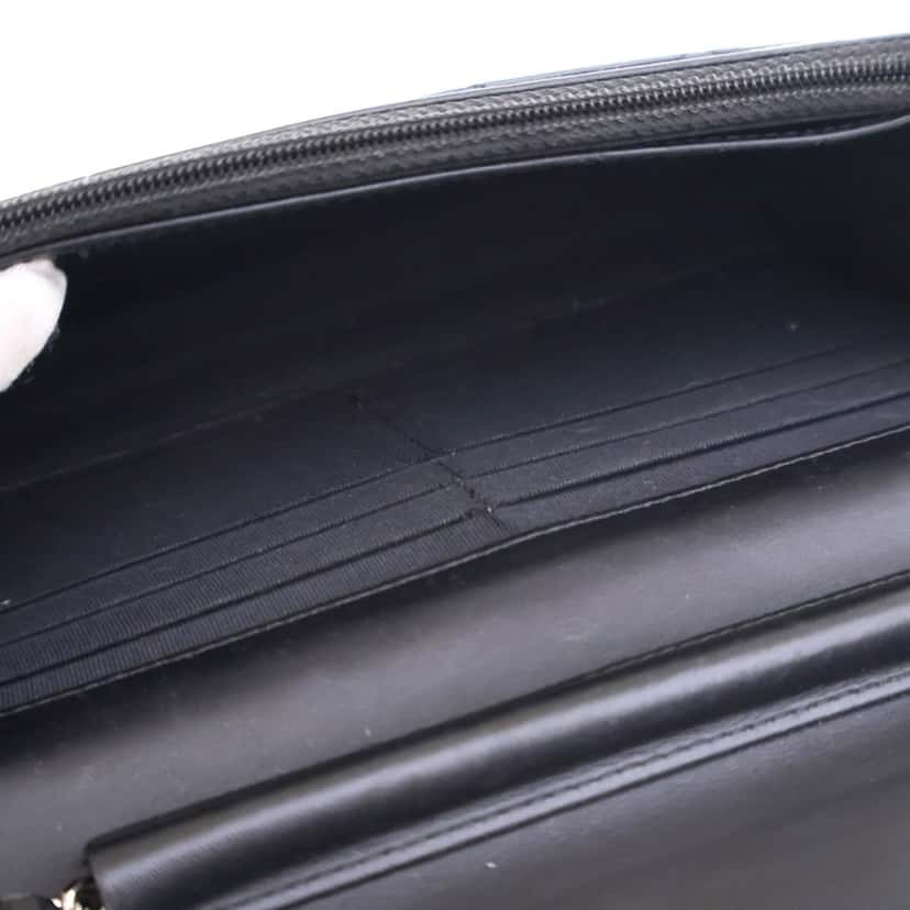 Chanel CC Quilted Patent Wallet On Chain Black Leather Good condition - Model View