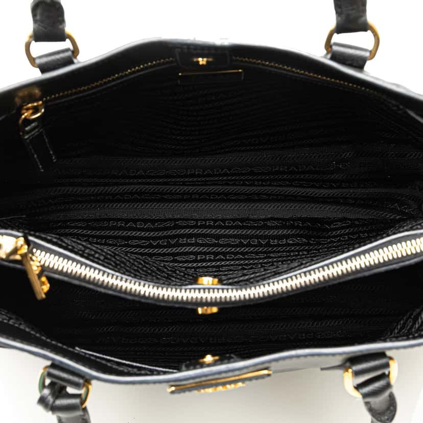 Prada Small Saffiano Lux Galleria Tote Black Leather Good condition - Model View