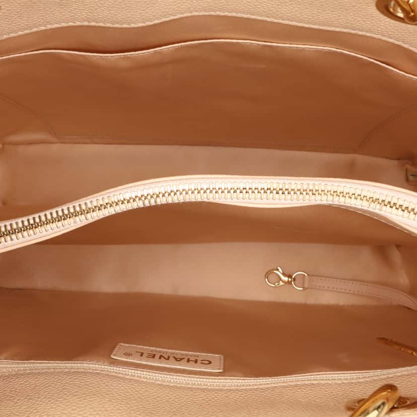 Chanel Caviar Grand Shopping Tote Brown Leather Good condition - Model View