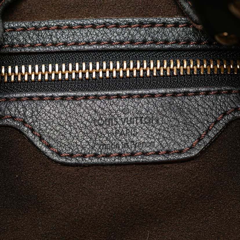 Louis Vuitton Monogram Mahina L Black Leather Good condition - Box View