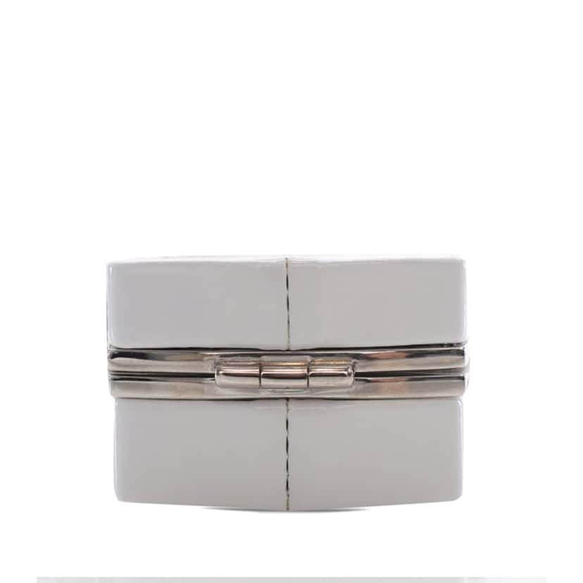 Chanel Patent Goatskin Make-Up Box Clutch With Chain White Leather Very good condition - Model View