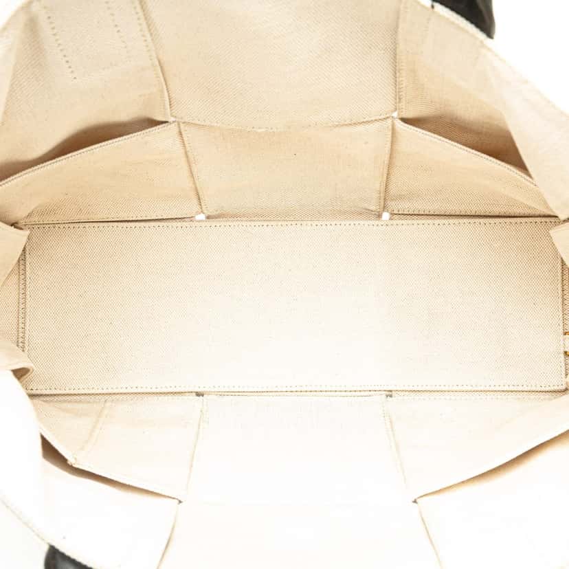 Bottega Veneta Medium Canvas Maxi Intrecciato Arco Tote White Canvas Good condition - Model View