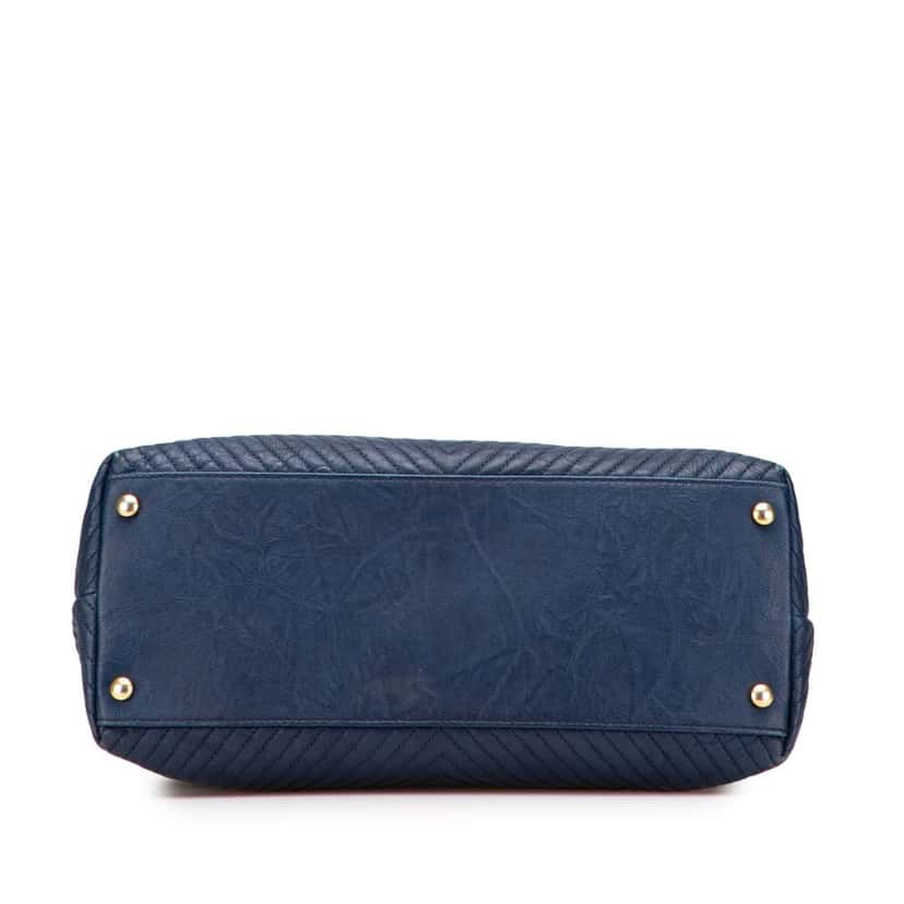 Chanel Medium Chevron Wrinkled Lambskin Medallion Charm Tote Blue Leather Good condition - Inside View