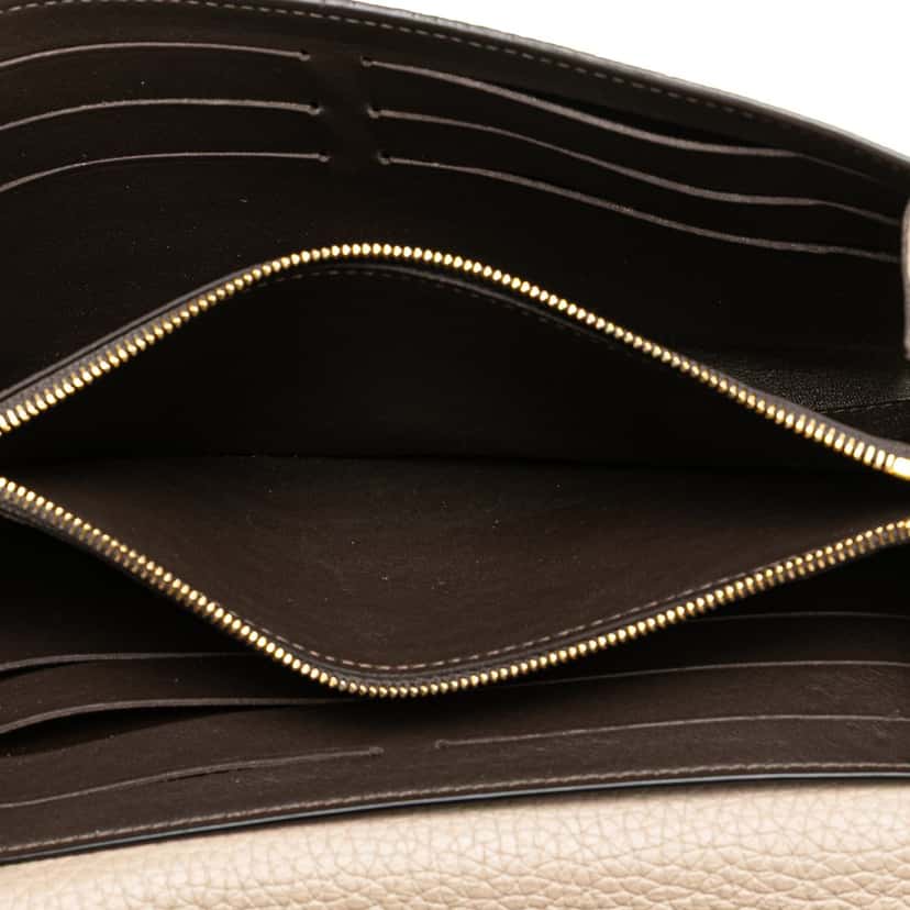 Louis Vuitton Taurillon Capucines Wallet Brown Leather Good condition - Model View