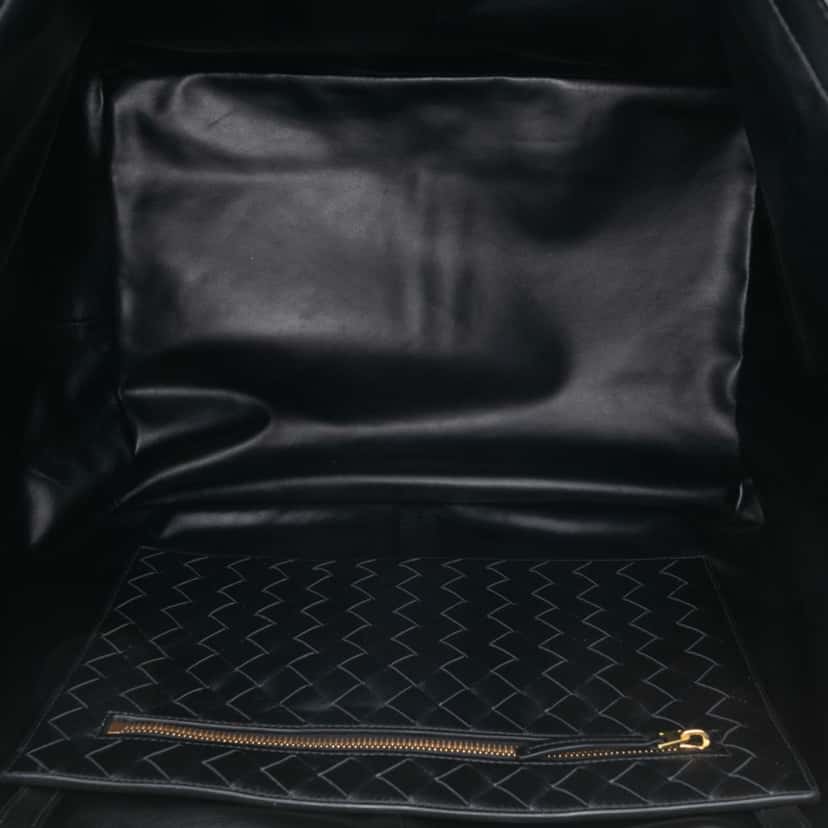 Bottega Veneta Large Wool and Calfskin Flip Flap Tote Grey Wool Good condition - Model View