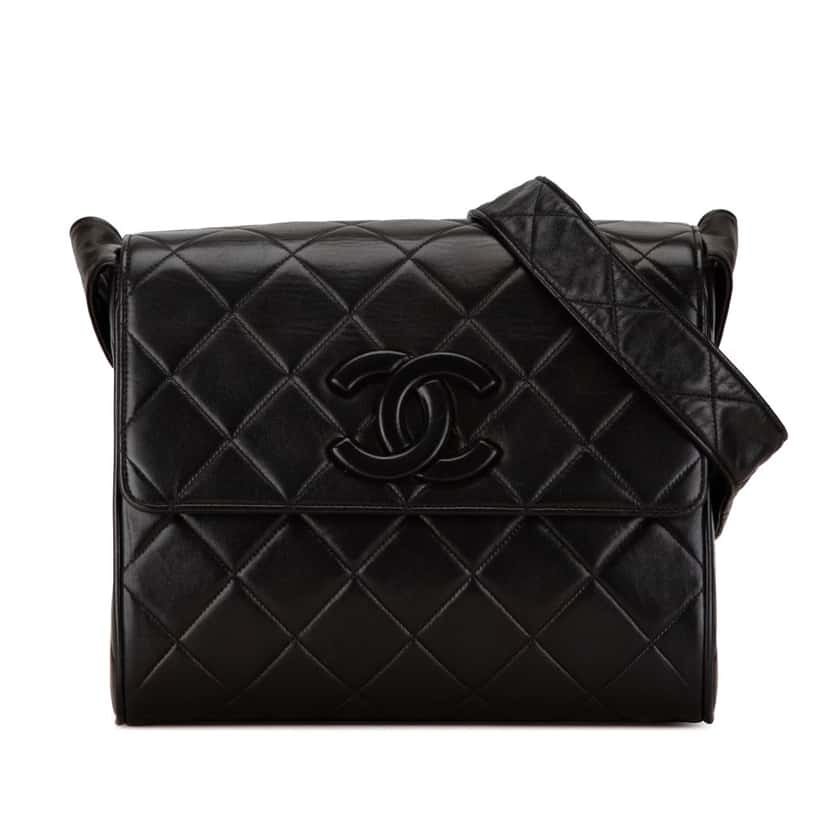 Chanel CC Quilted Lambskin Flap Black Leather Very good condition - Front View