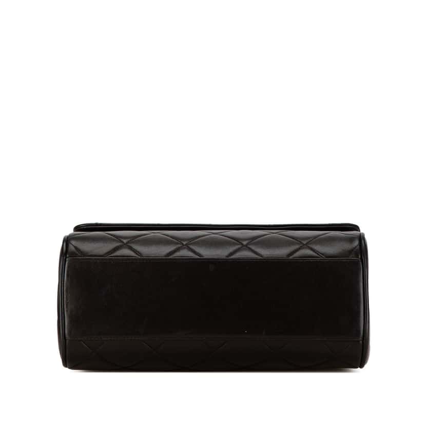 Chanel CC Quilted Lambskin Flap Black Leather Very good condition - Model View