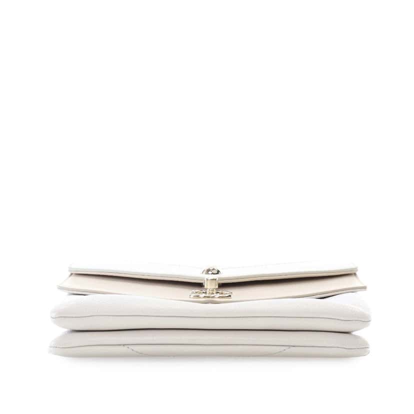 Chanel Quilted Sheepskin Double Chevron Belt Bag White Leather Good condition - Model View