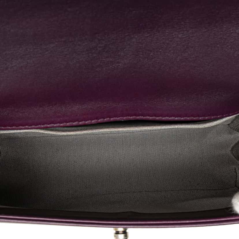 Chanel Small Quilted Velvet Boy Flap Purple Velvet Good condition - Model View
