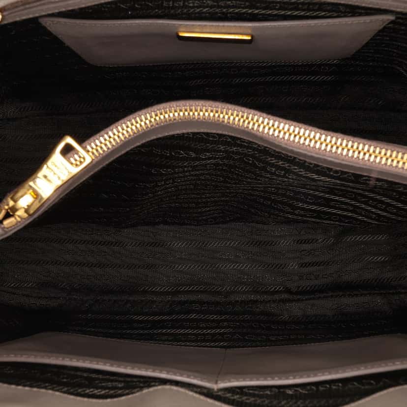Prada Large Saffiano Lux Promenade Satchel Grey Leather Good condition - Model View