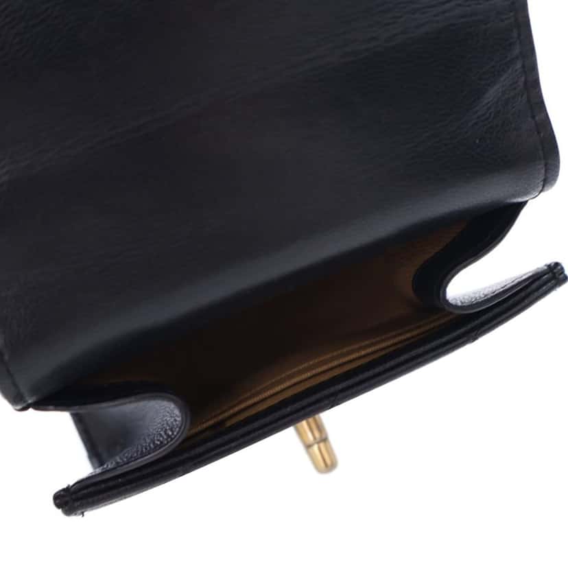 Chanel Mini Goatskin Chic Pearls Clutch On Chain Black Leather Good condition - Model View
