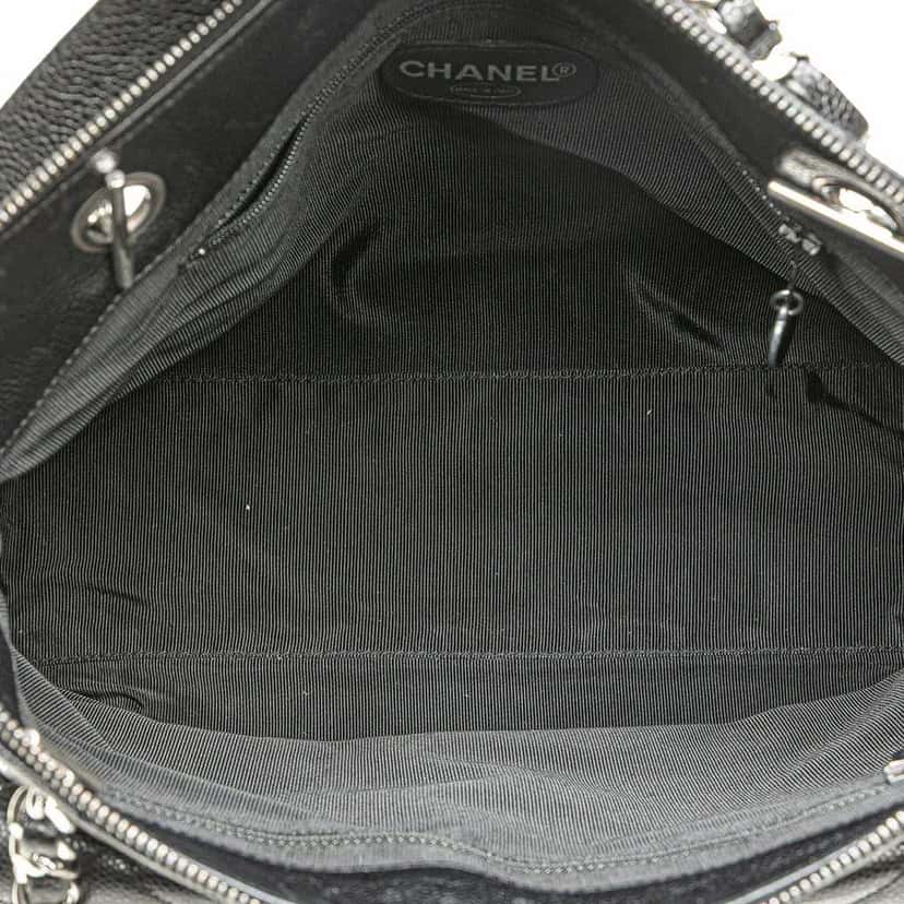 Chanel CC Quilted Caviar Front Pocket Shoulder Bag Black Leather Good condition - Model View