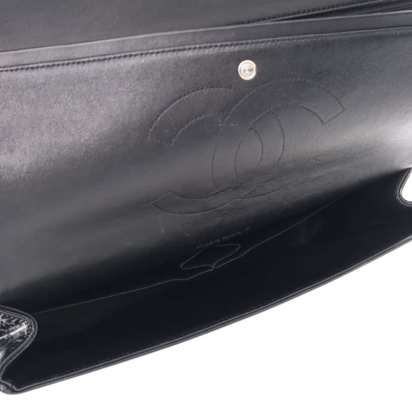 Chanel Maxi Classic Patent Double Flap Black Leather Good condition - Model View