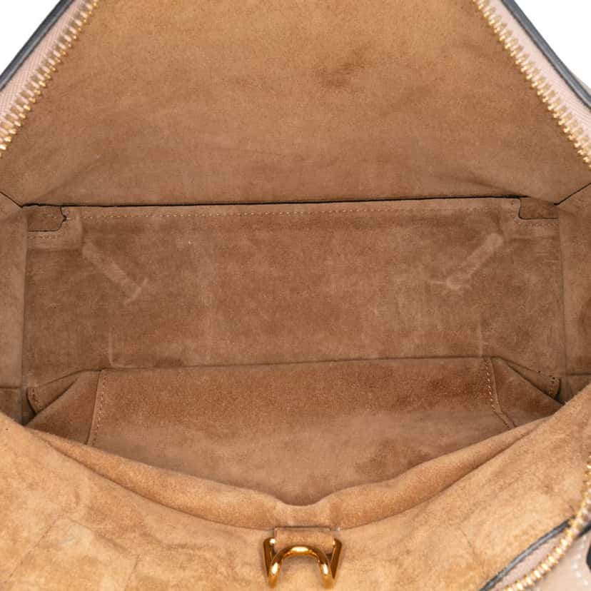 Loewe Anagram Leather Zipper Bag Brown Leather Good condition - Model View