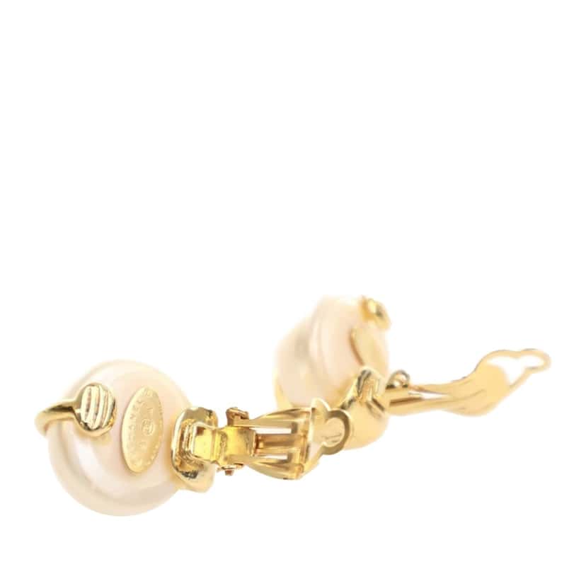 Chanel Gold Plated Faux Pearl Clip On Earrings Gold Metal Good condition - Model View