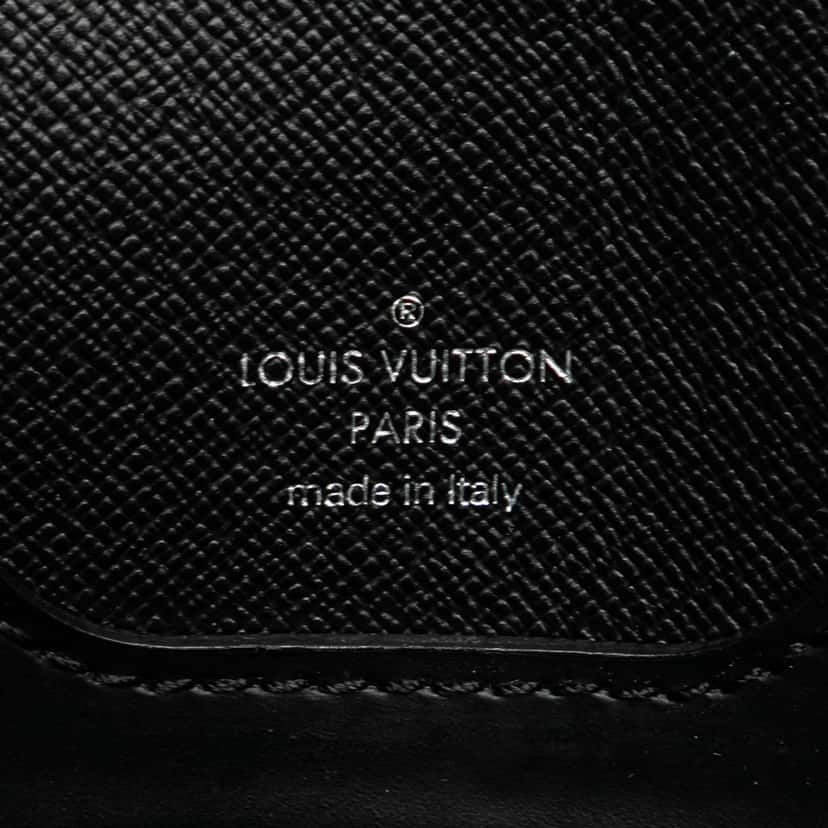 Louis Vuitton Taiga Minuto Black Leather Good condition - Box View