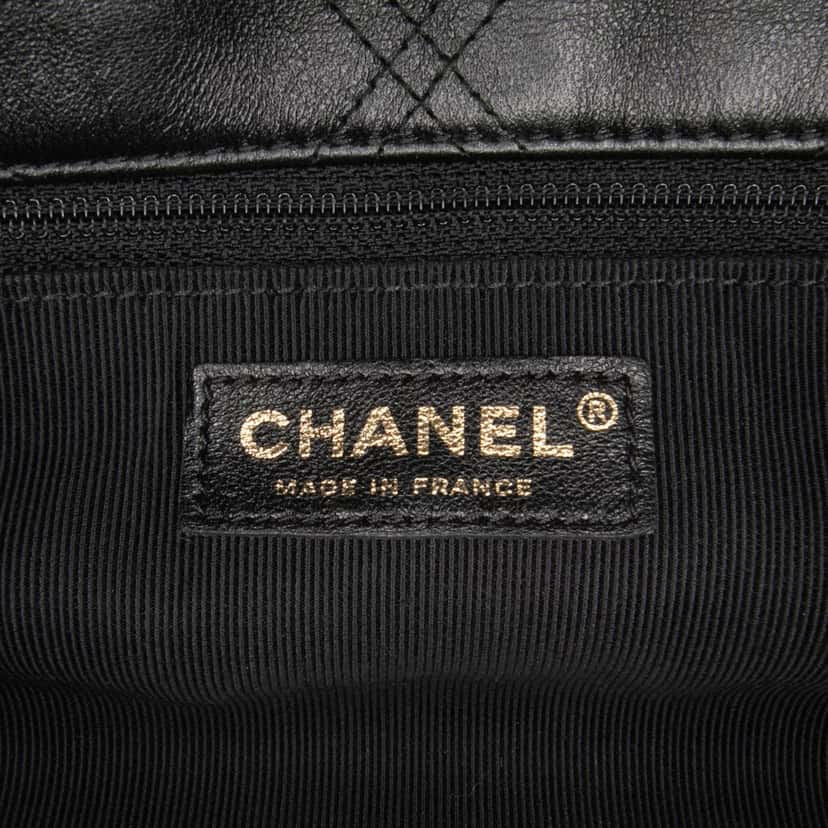 Chanel Medium Quilted Lambskin Pearl Studs Flap Black Leather Good condition - Box View