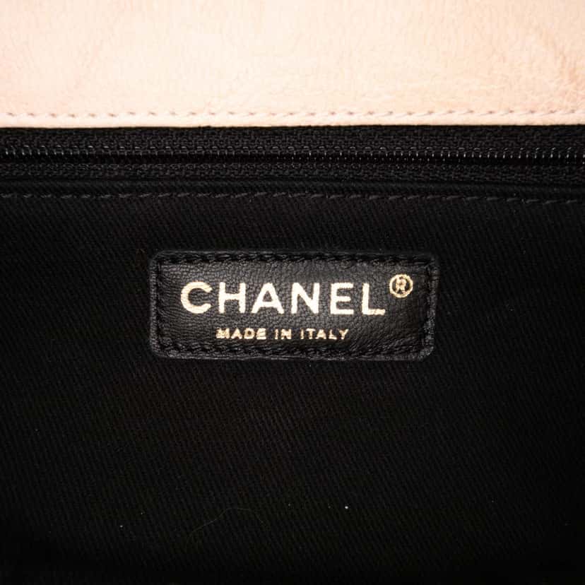 Chanel Medium Chevron Wrinkled Calfskin Medallion Charm Flap Brown Leather Good condition - Box View