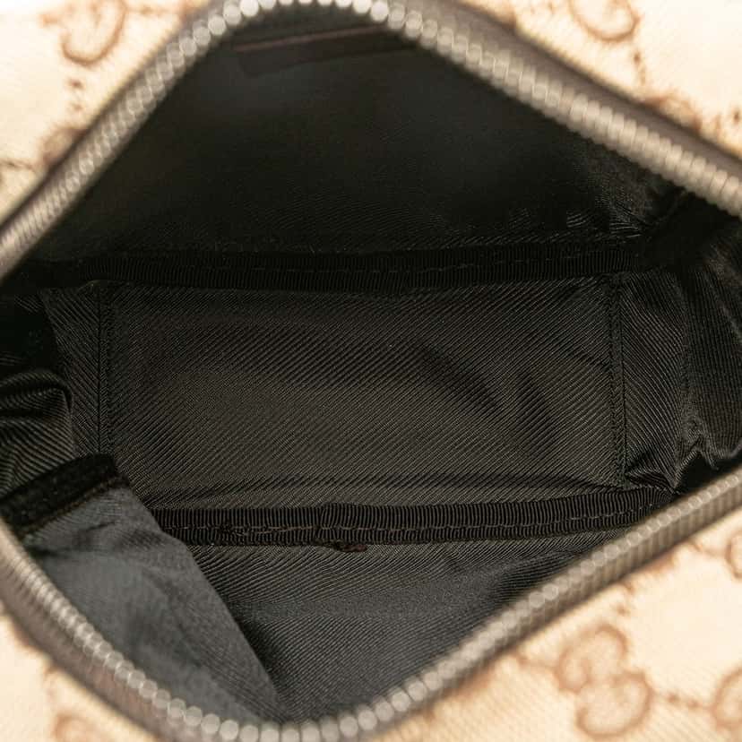Gucci GG Canvas Crossbody Brown Canvas Good condition - Model View