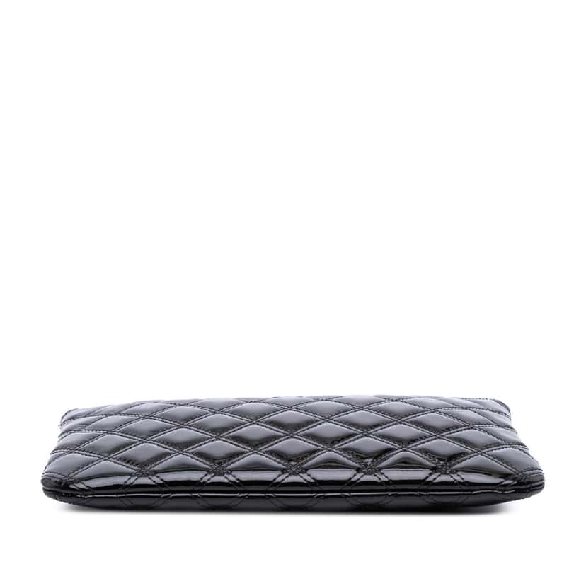 Chanel Medium Quilted Patent O Case Clutch Black Leather Good condition - Inside View