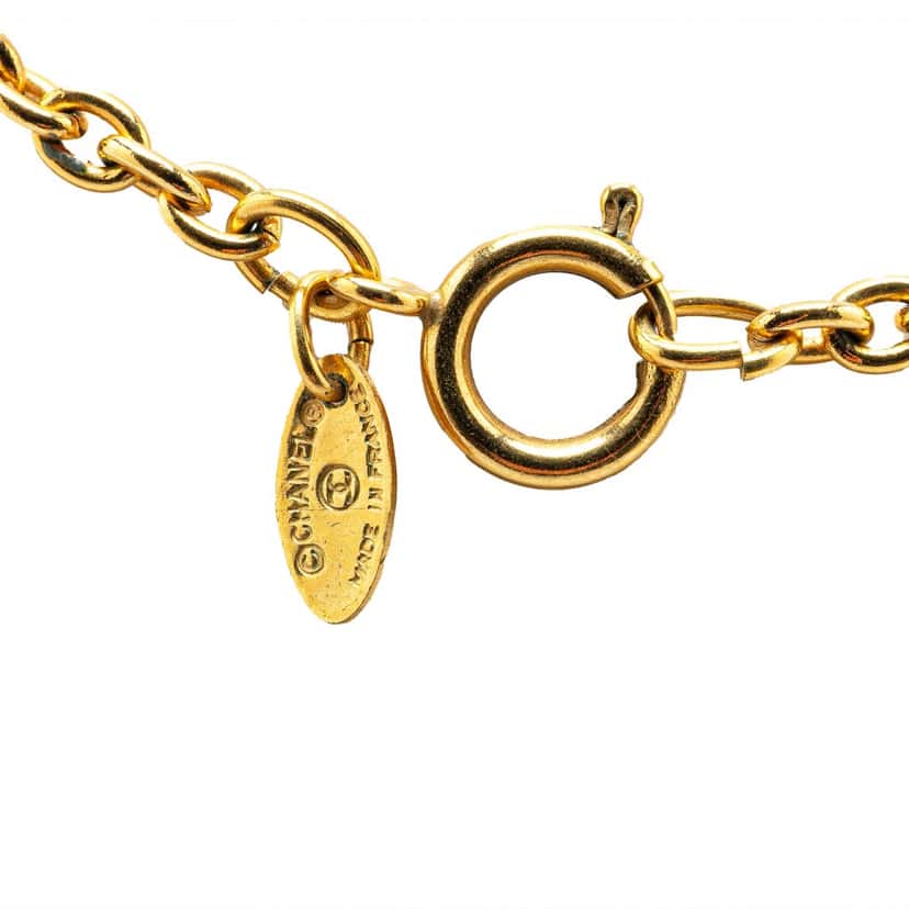 Chanel Gold Plated CC Round Pendant Necklace Gold Metal Good condition - Model View
