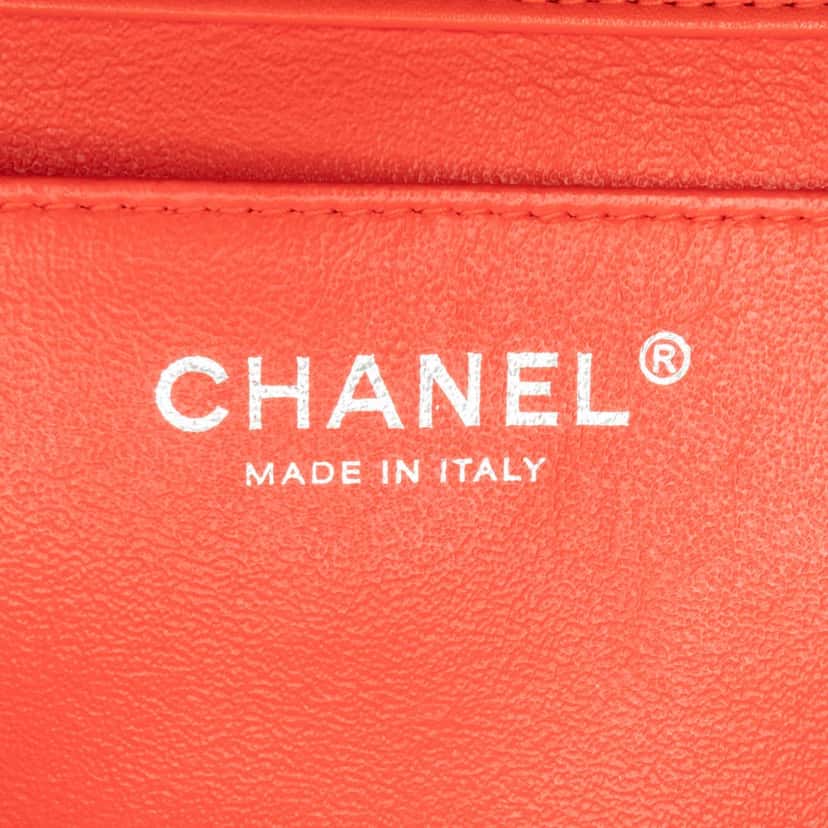 Chanel CC Quilted Patent Clutch with Chain Red Leather Good condition - Box View