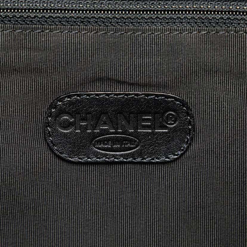 Chanel Lambskin Messenger Bag Black Leather Good condition - Box View