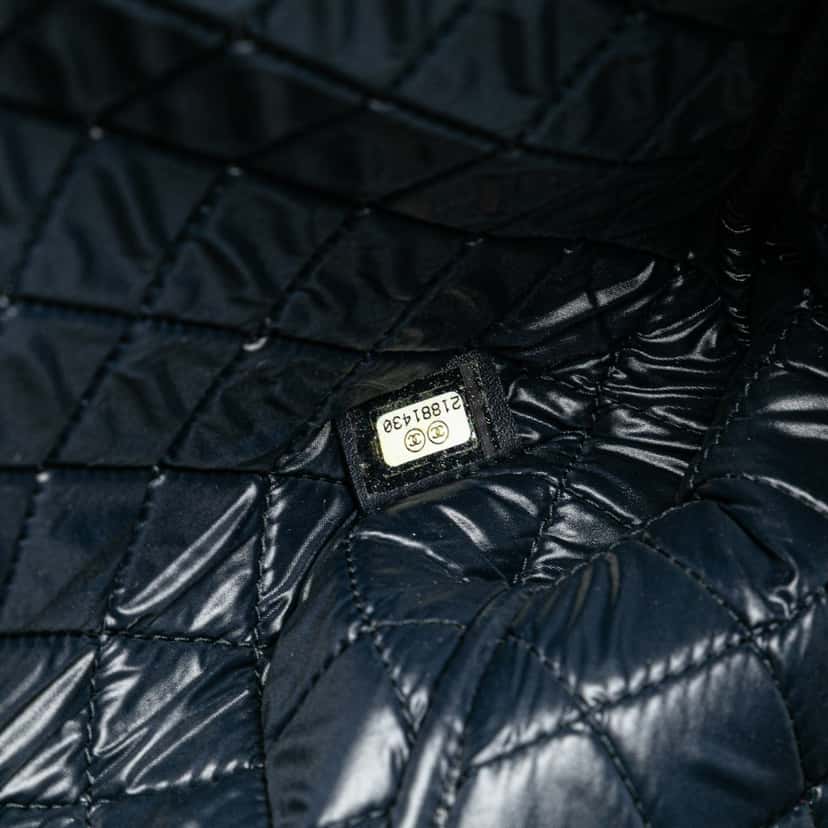Chanel Large Denim Deauville O Case Clutch Blue Denim Good condition - Box View
