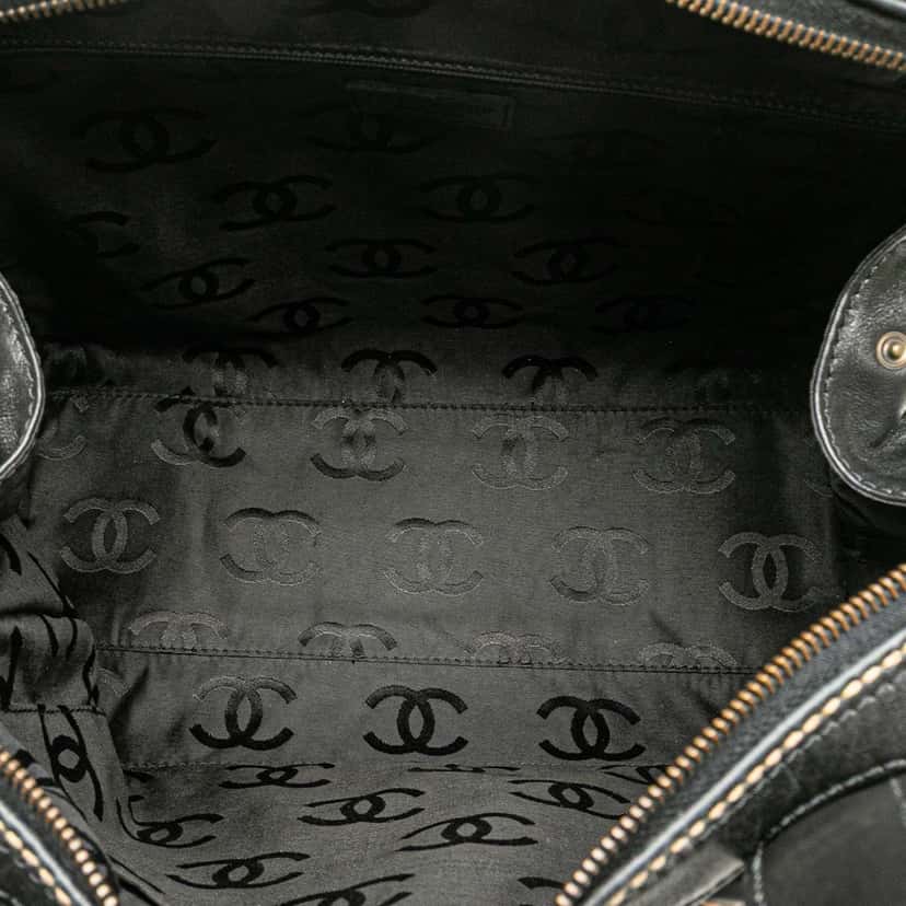 Chanel CC Lambskin Wild Stitch Handbag Black Leather Good condition - Model View