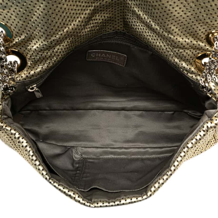 Chanel Medium Perforated Calfskin Reissue Drill Flap Gold Leather Good condition - Model View