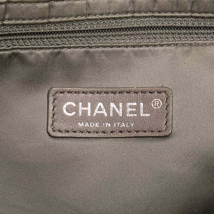 Chanel Medium Perforated Calfskin Reissue Drill Flap Gold Leather Good condition - Box View
