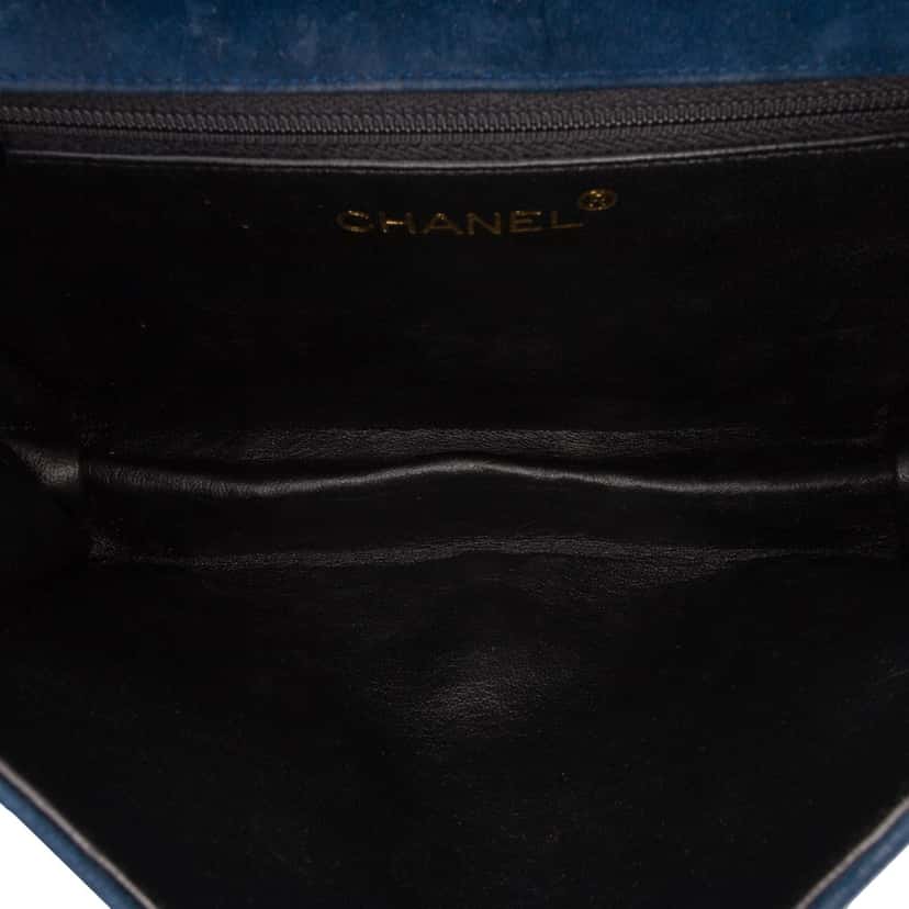 Chanel Small CC Quilted Suede Chain Crossbody Blue Leather Good condition - Model View