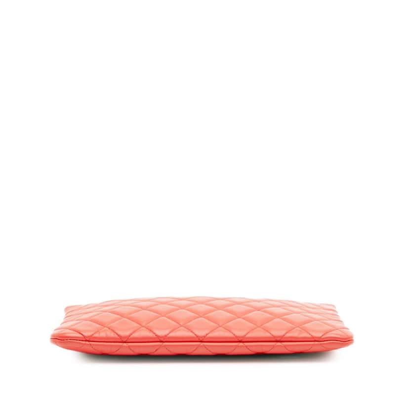 Chanel Medium Quilted Lambskin O Case Clutch Red Leather Good condition - Inside View